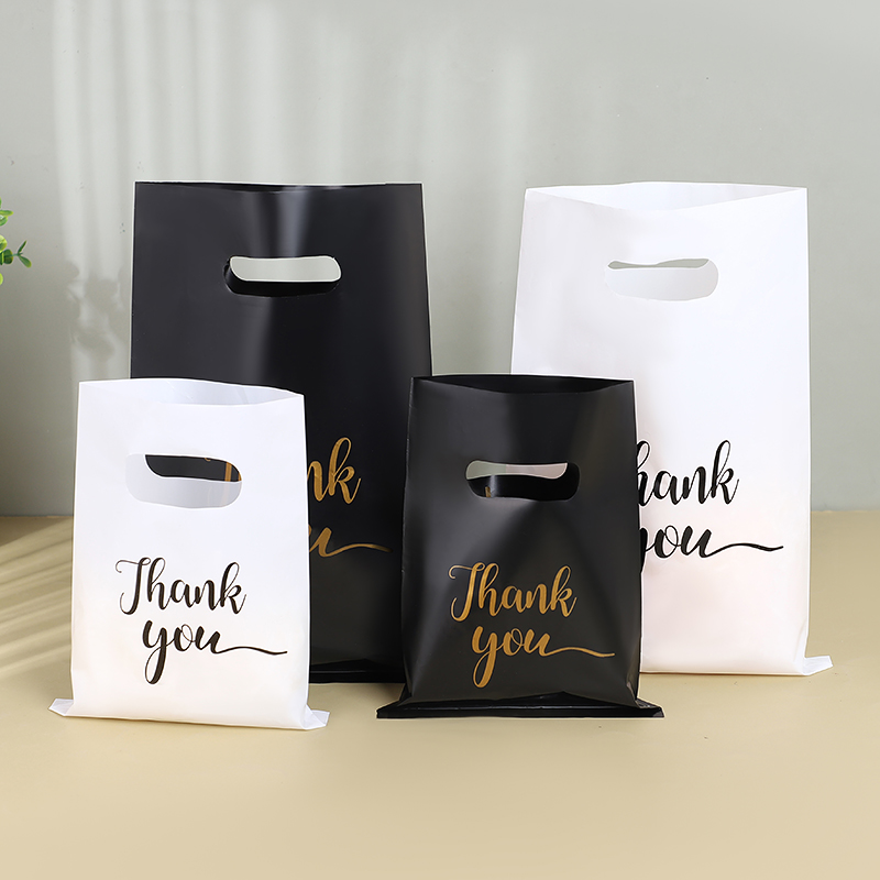 Event Party Shop - 30 ชิ้นขอบคุณกระเป๋าถือพลาสติกถุงช้อปปิ้งนํากลับมาใช้ใหม่งานแต่งงานวันเกิดตกแต่งโปรดปรานสีดําสีขาวสินค้ากระเป๋า